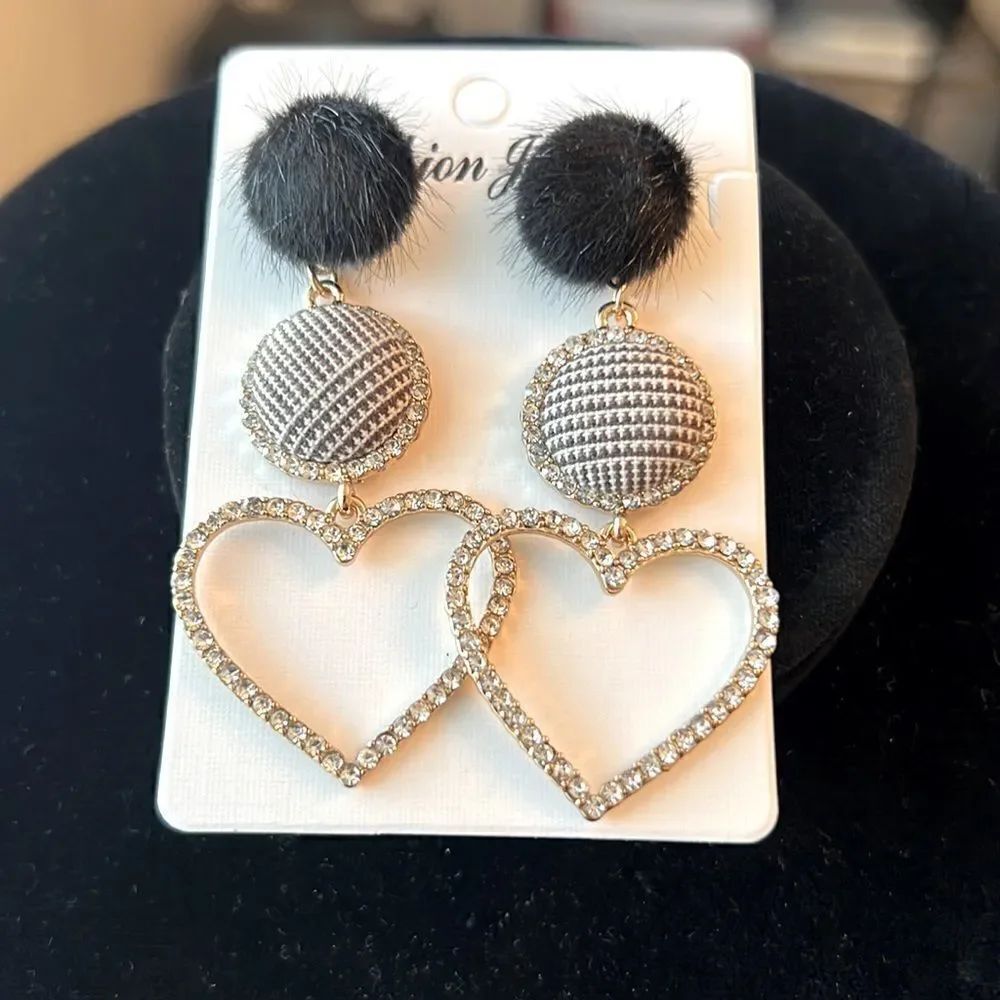 Festive Dangle Heart Pierced Earrings
